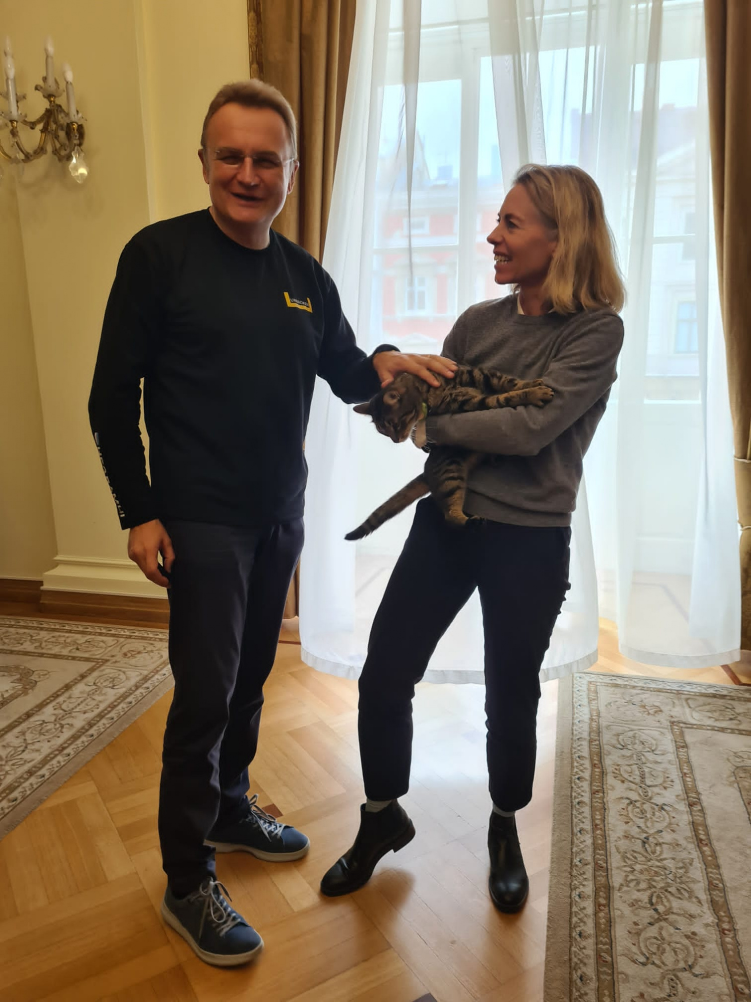 Mit Bürgermeister und „Bürgermeister-Katze“.